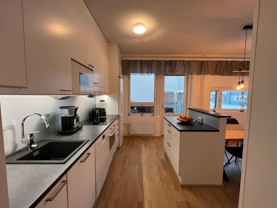 Suite - King Size Bed - Gym&Wifi - Indoor Parking 罗瓦涅米 外观 照片