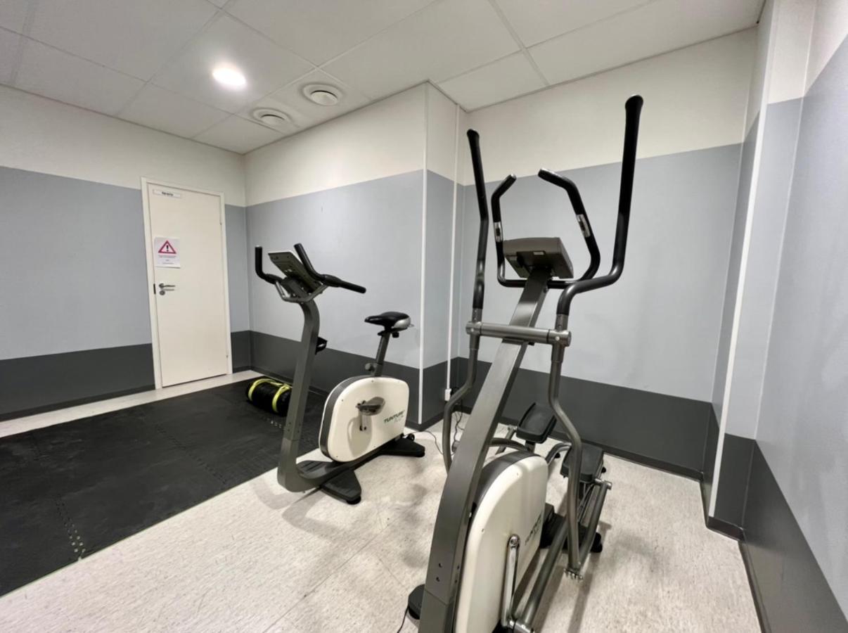 Suite - King Size Bed - Gym&Wifi - Indoor Parking 罗瓦涅米 外观 照片